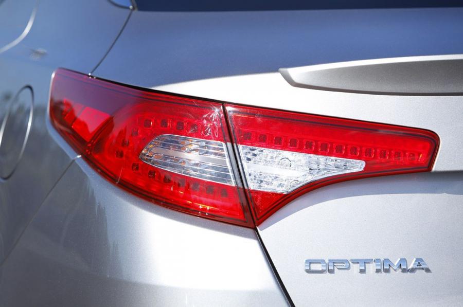  Kia Optima 2.0T 2011 года  (фото 32 из 38)